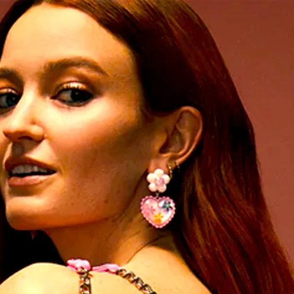 New Betsey Johnson HOP TO IT FLOWER HEART DROP EARRINGS - Picture 8 of 9